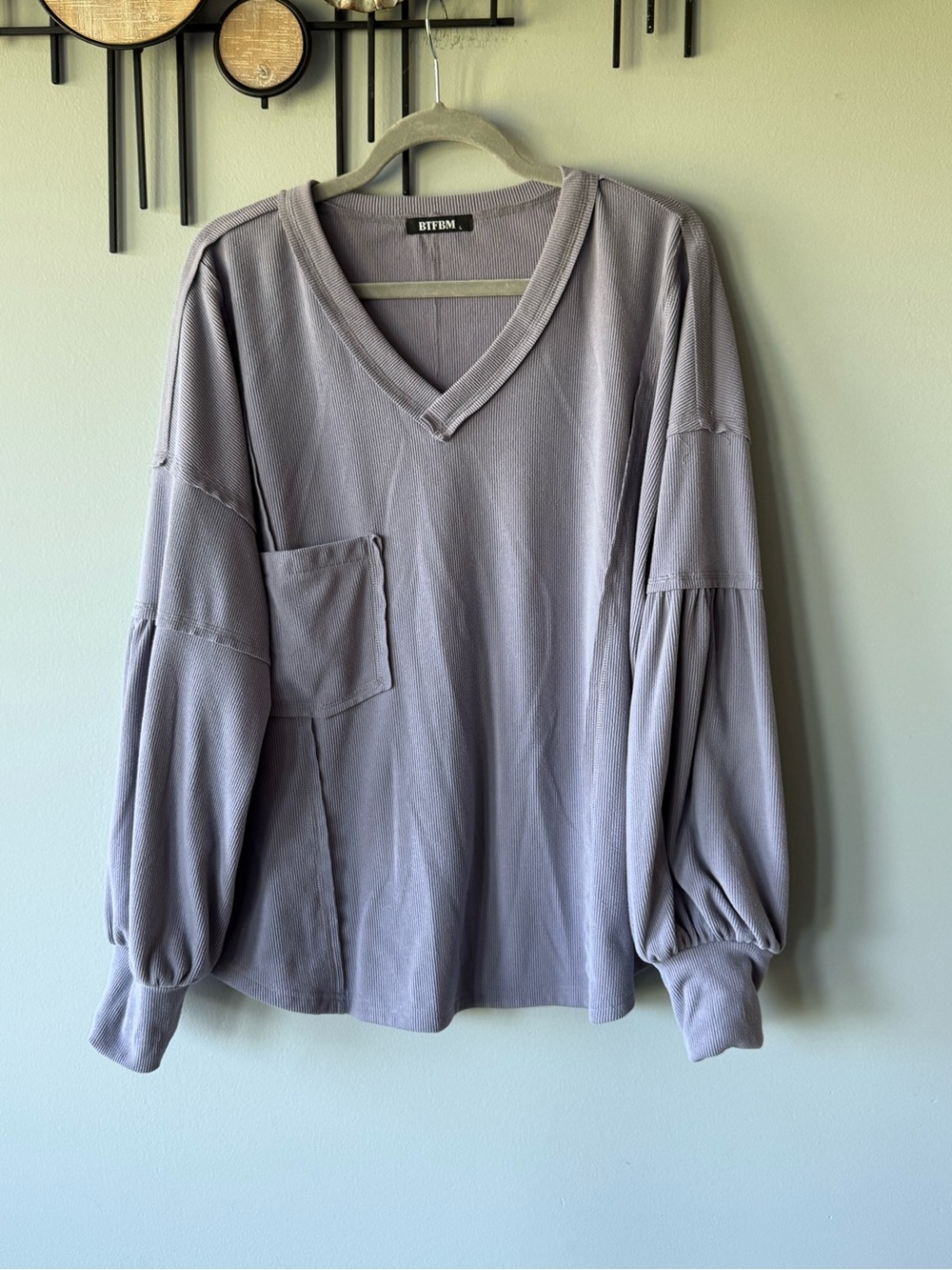 Lavender V-Neck Balloon Sleeve Top
